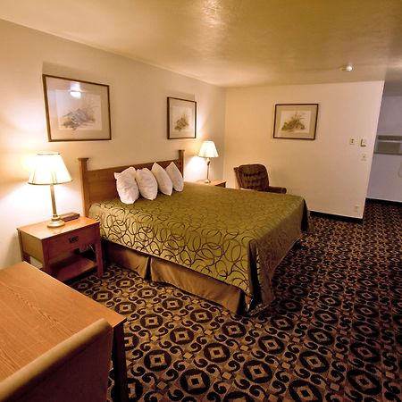 Americas Best Value Inn Roosevelt/Ballard Exterior photo