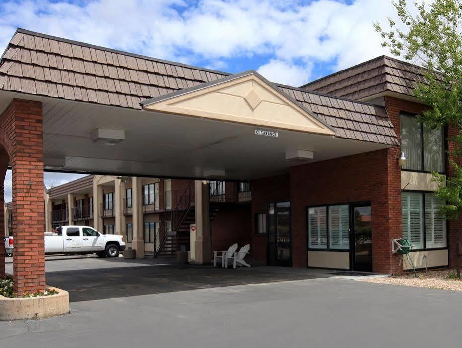 Americas Best Value Inn Roosevelt/Ballard Exterior photo